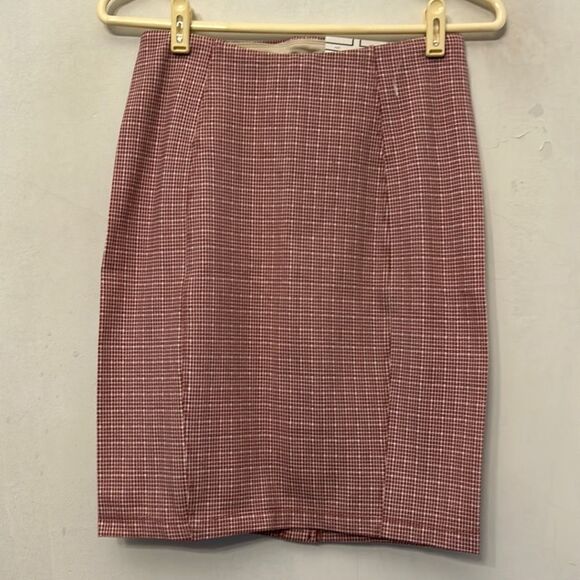 Liverpool Dresses & Skirts - Liverpool burgundy white small checked pull on skirt Size 2 P New